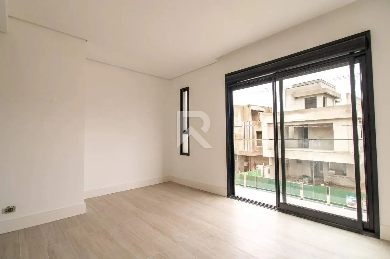 Two-level house with 3 en-suite bedrooms and 2 spots — photo 14