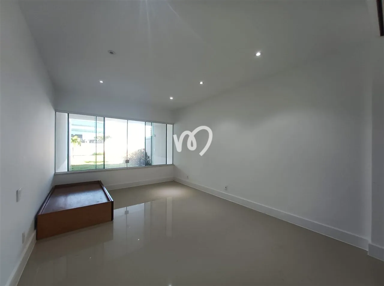 900 m² house with 5 bedrooms and 5 parking spaces — photo 8