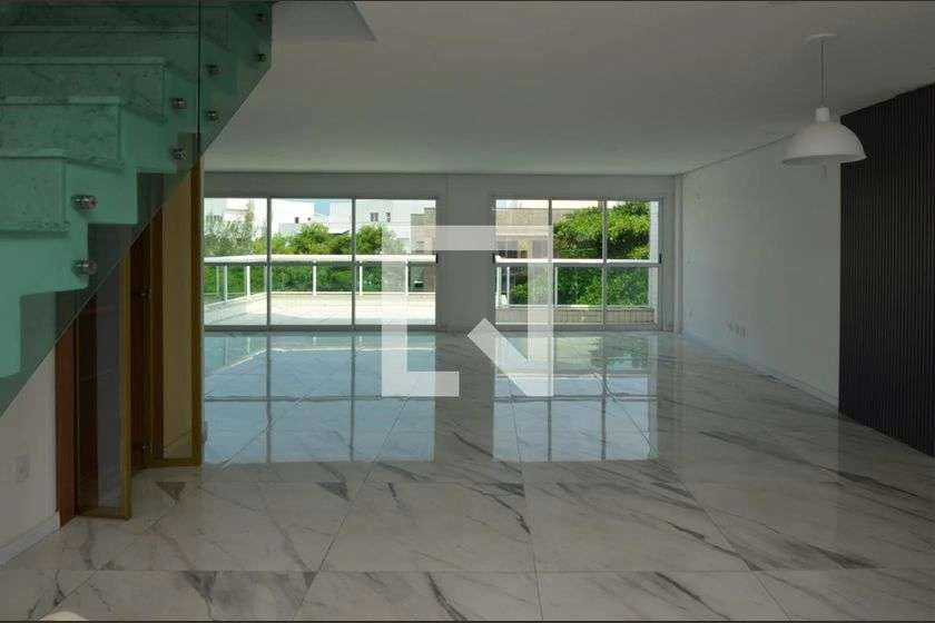 Duplex penthouse with 3 en-suites and 2 parking spots