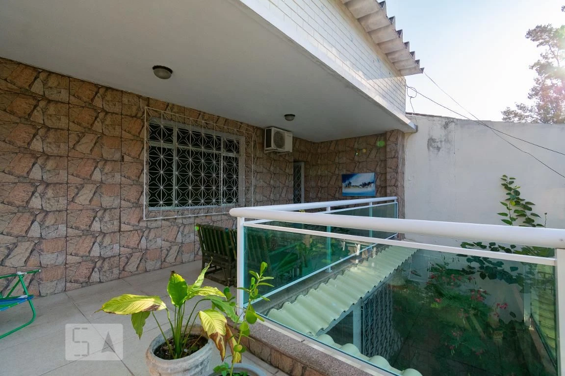 Furnished 4-bedroom house with private garden — photo 27