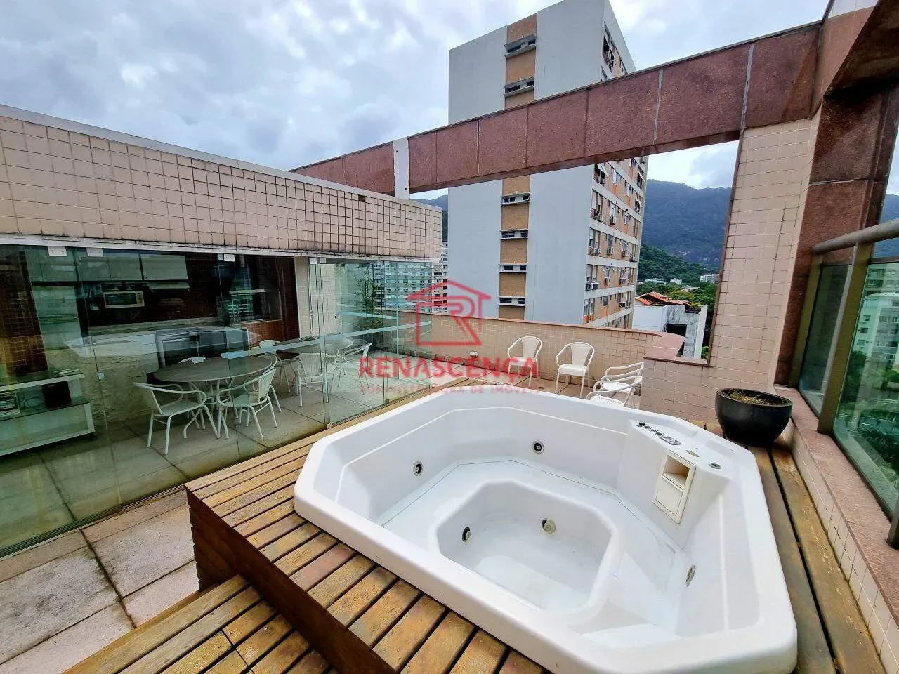 Furnished apartment with 3 bedrooms, 4 bathrooms and 2 parking — photo 23