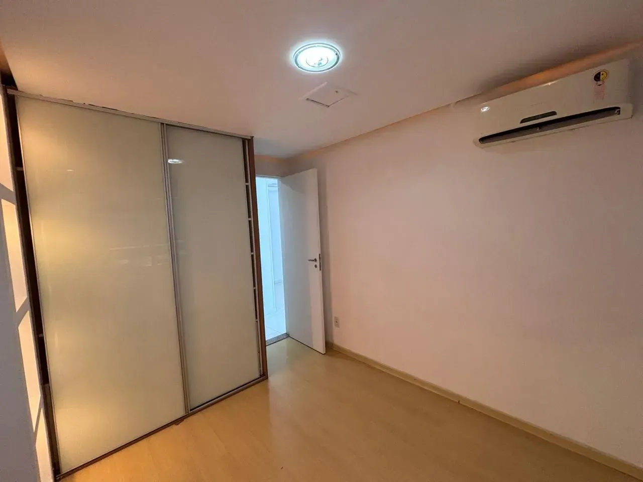 Furnished apartment with 3 bedrooms and a balcony — photo 12