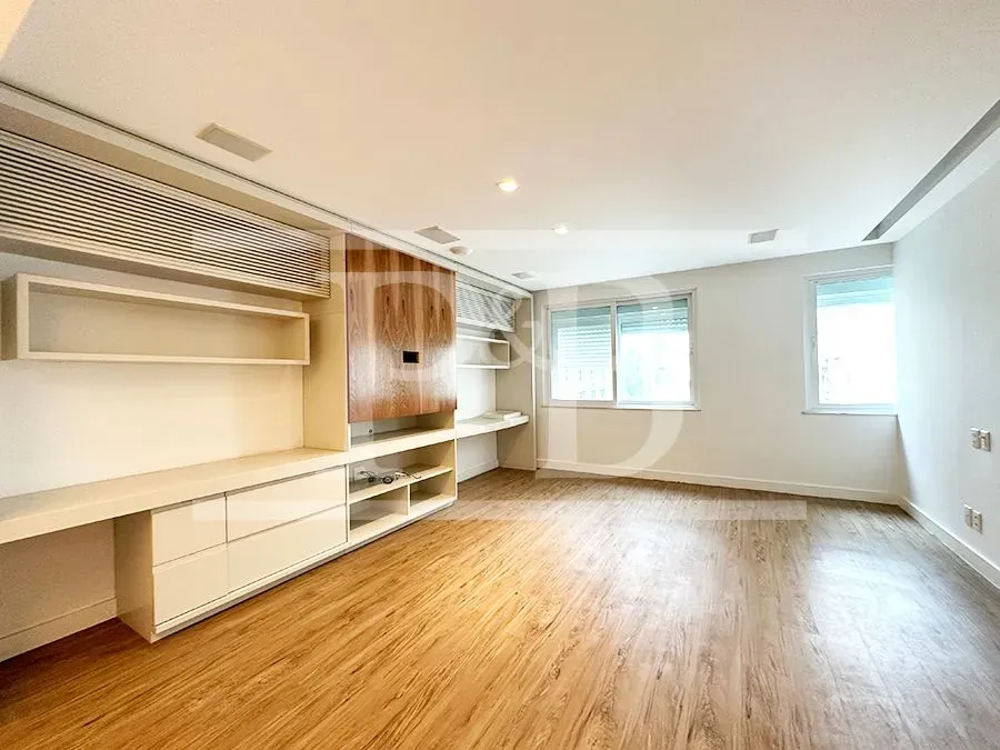 3-bedroom rental apartment with 3 bathrooms and 263 m² — photo 4