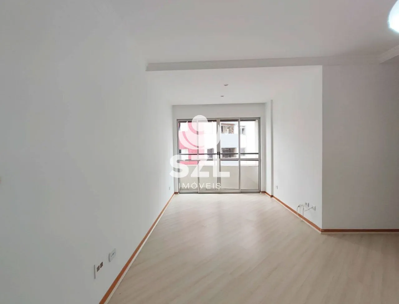 Unfurnished apartment with 3 bedrooms, 2 baths and parking