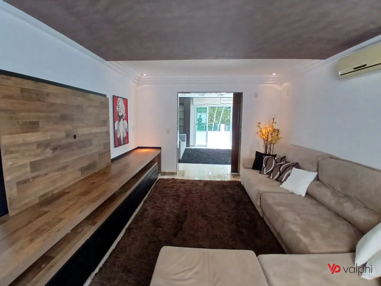 4-bedroom house with a grill on the balcony — photo 15