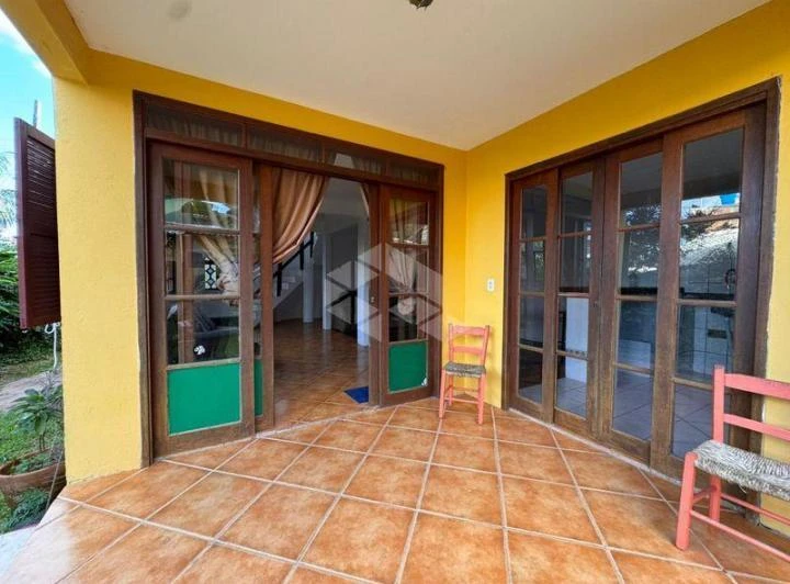 130 m² house with 2 en-suites and a balcony