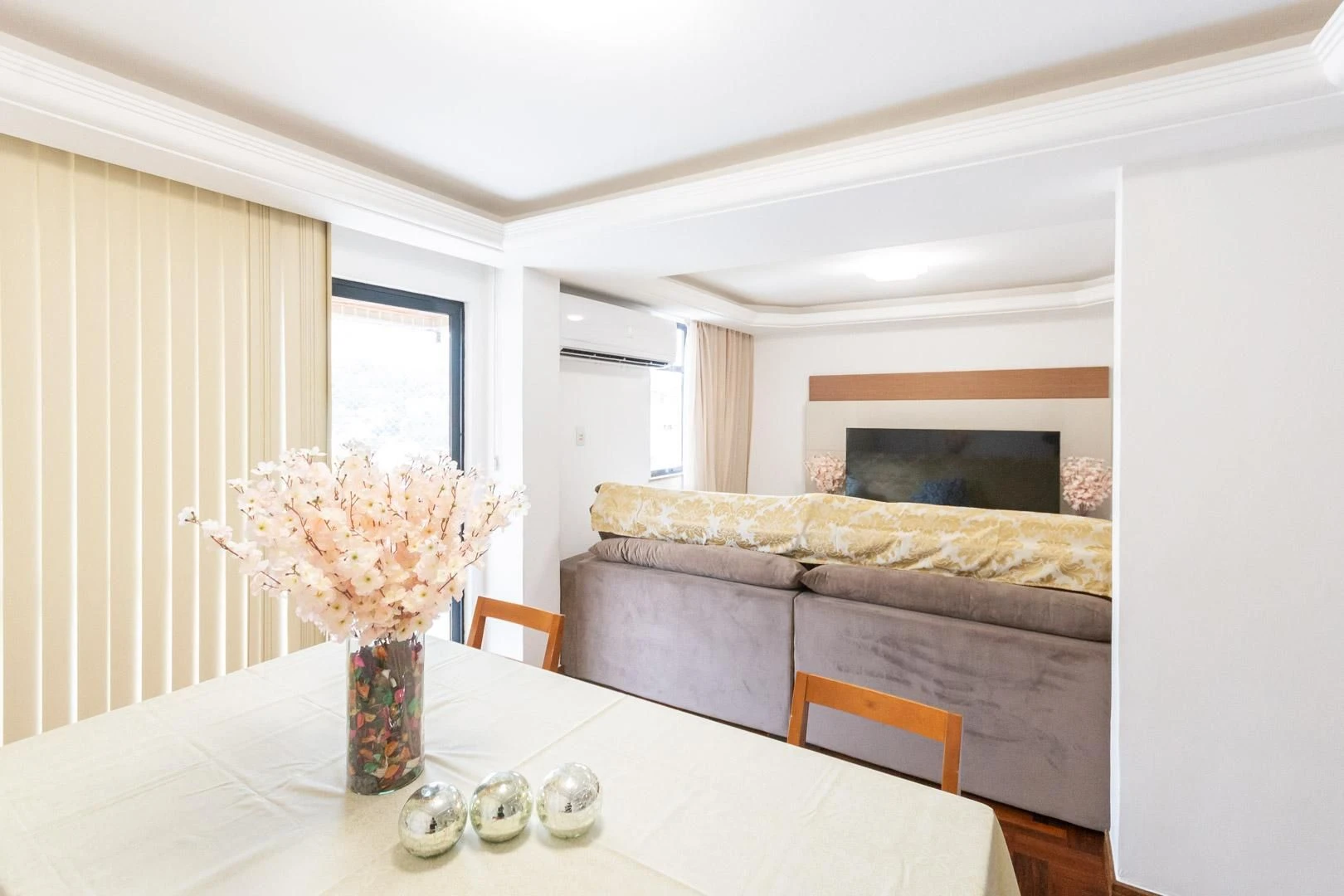 4-bedroom apartment with a mountain view in Rio de Janeiro — photo 56