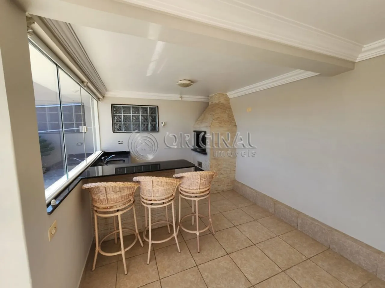 House with 3 bedrooms, 2 suites and private BBQ — photo 18