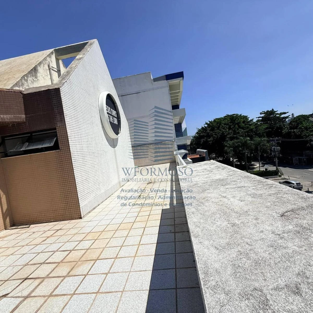 1858 m² apartment with 5 bedrooms and 12 parking spots