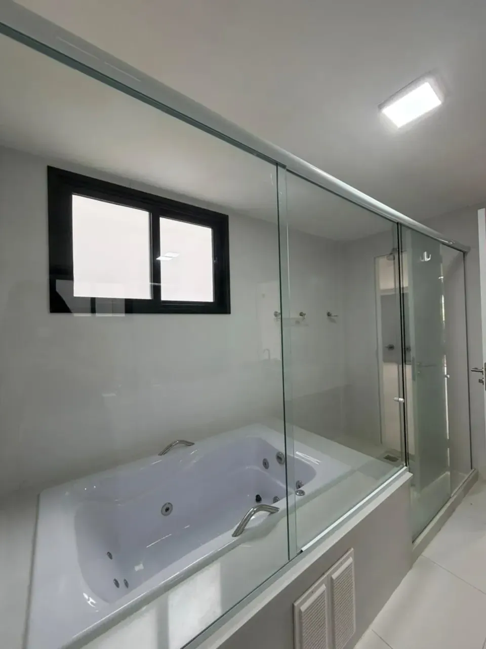 450 m² house with 4 bedrooms and an open-plan kitchen — photo 3