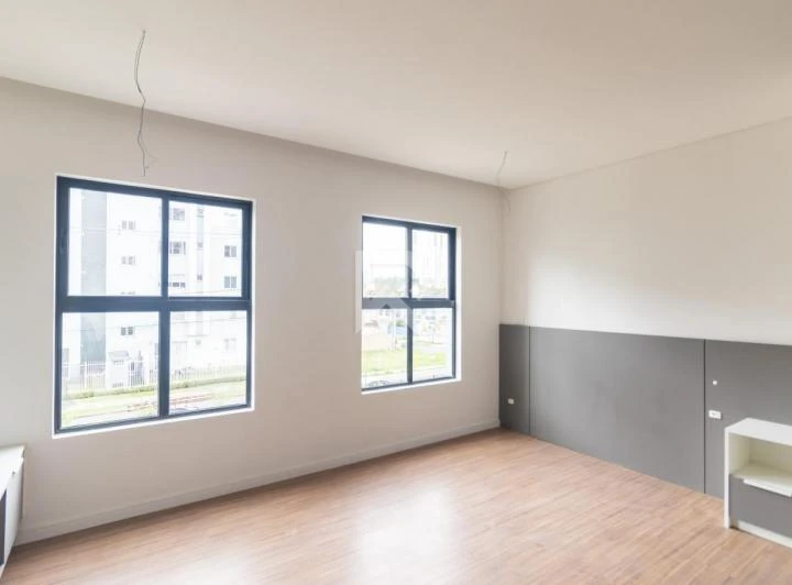 28 m² studio with open-plan kitchen and 1 parking spot