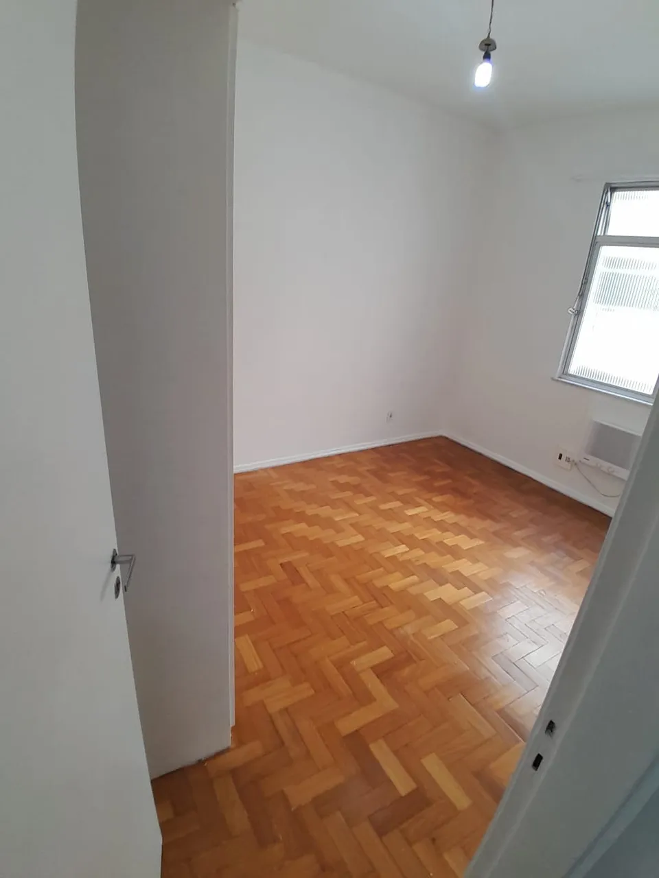 2-bedroom apartment with 1 bathroom, no parking — photo 9