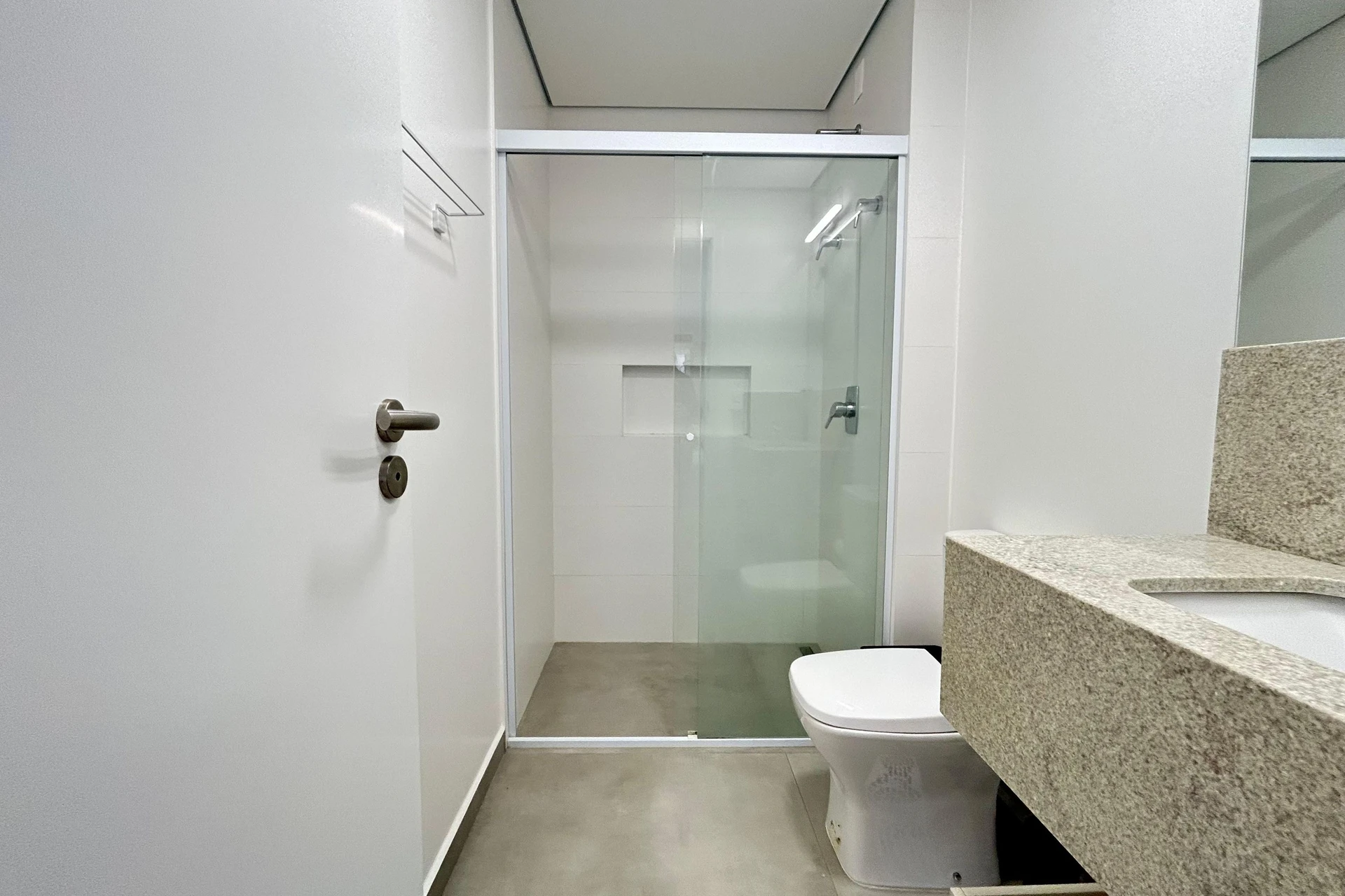 Furnished apartment, 42 m², with a glass-enclosed balcony — photo 22