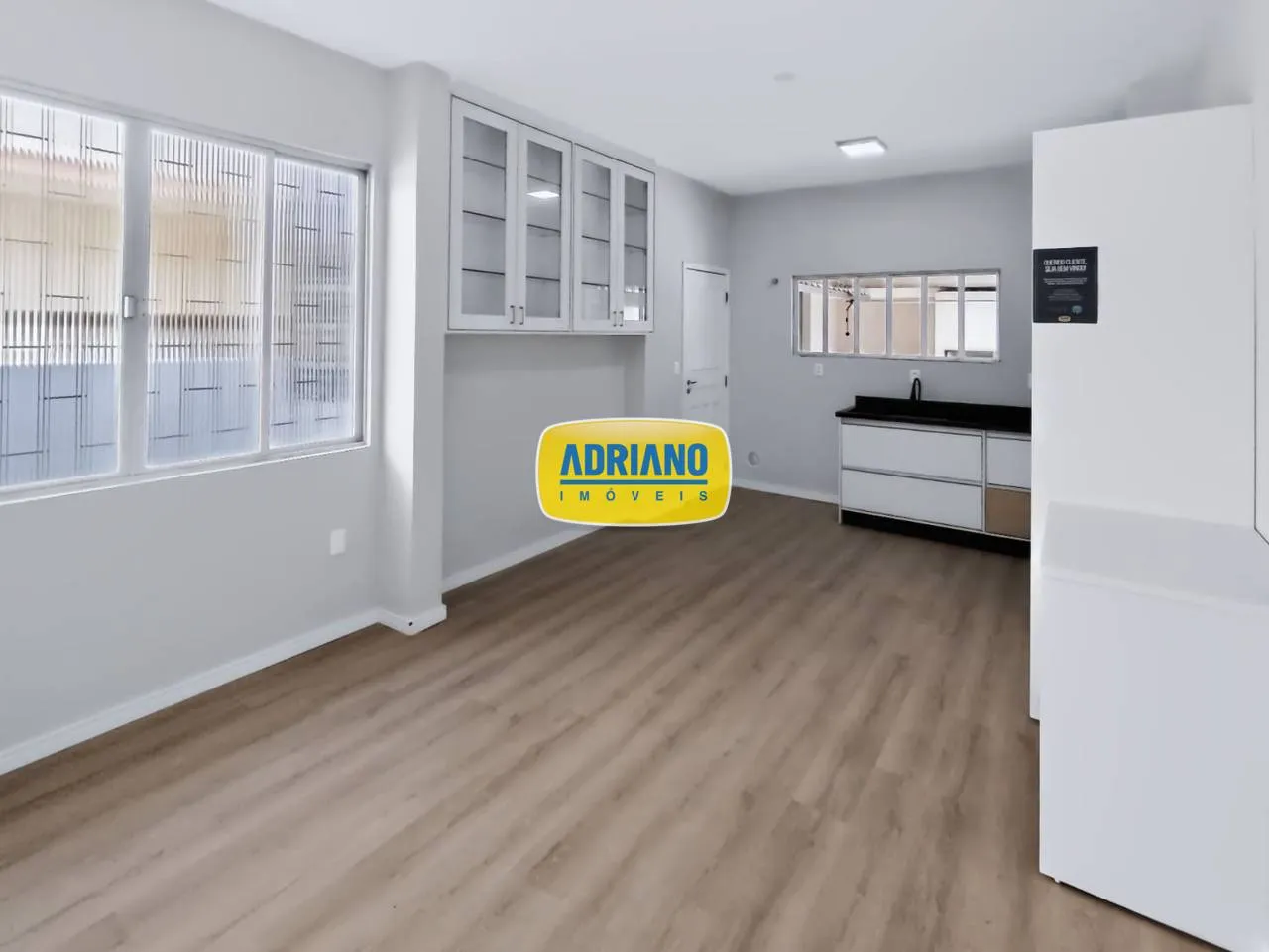 Casa com 5 dormitórios e cozinha separada