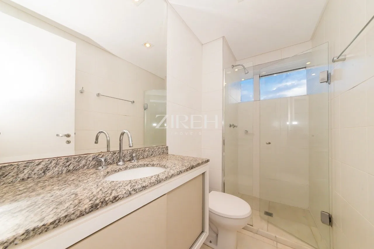Glass-enclosed balcony in a 2-bedroom apartment, 57 m² — photo 23