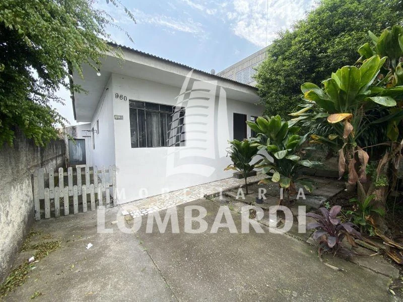 2-bedroom house with wood or laminate floors in Curitiba — photo 3