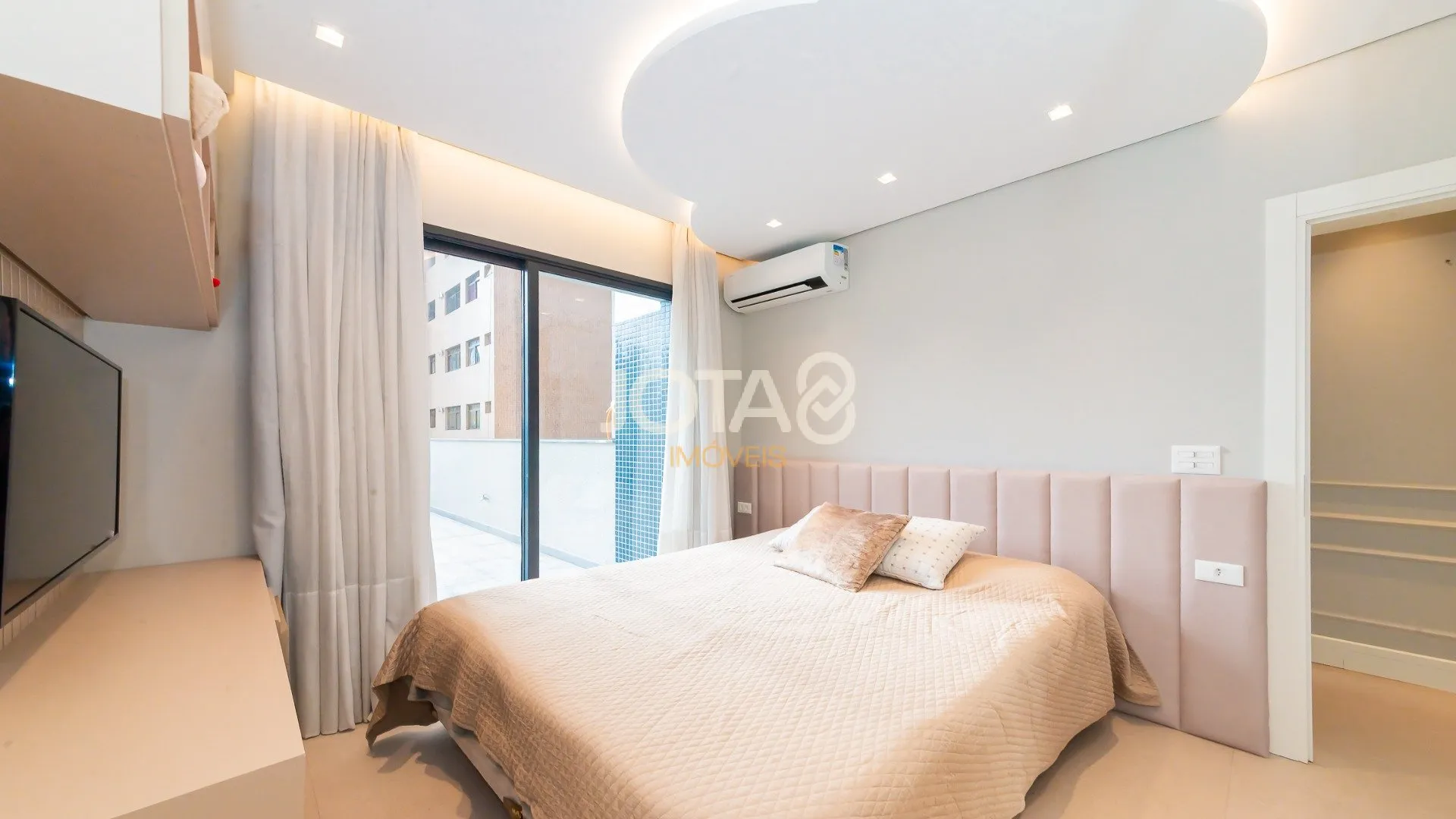 Unfurnished apartment with 3 en-suite bedrooms and balcony — photo 24