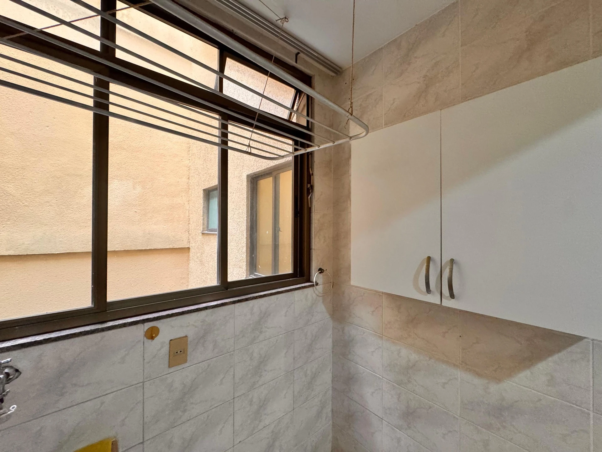 Unfurnished 3-bedroom apartment with enclosed balcony — photo 45