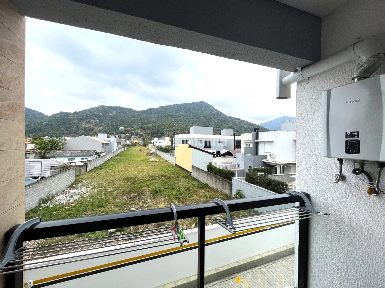 Balcony with a grill in a 2-bedroom apartment, 59 m² — photo 26