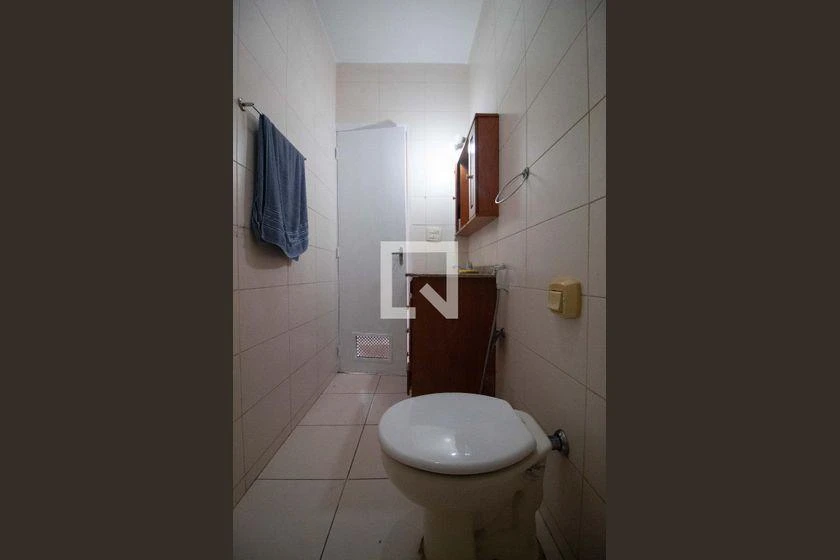 2-bedroom apartment with wood or laminate floors — photo 15