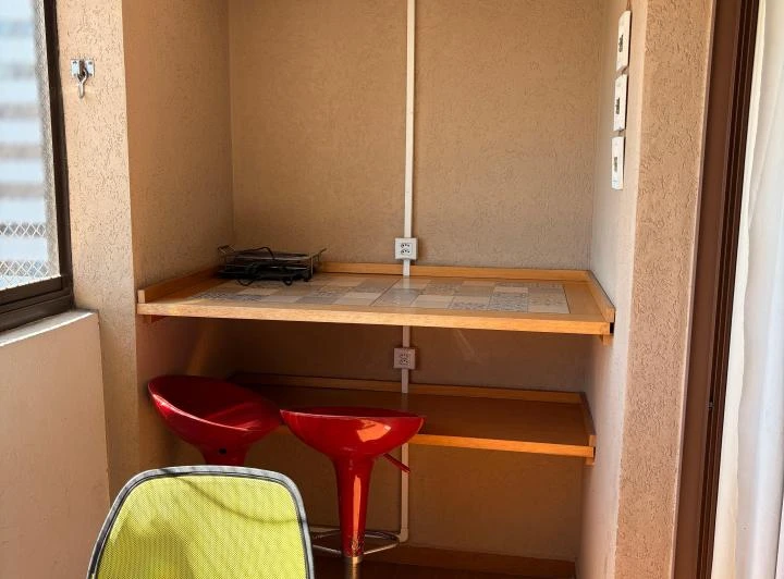 40 m² furnished studio with an open-plan kitchen — photo 4