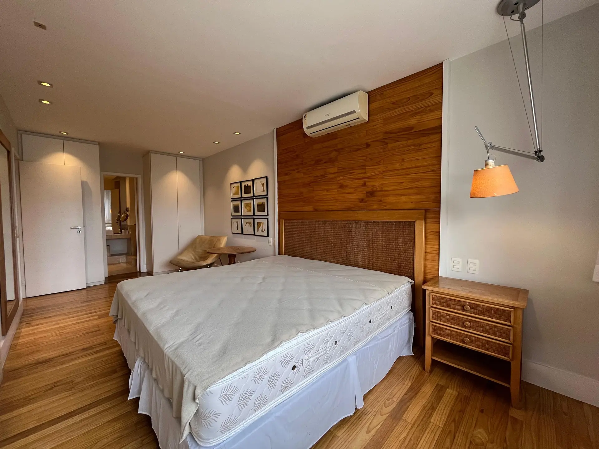 4-bedroom apartment with a water view — photo 27