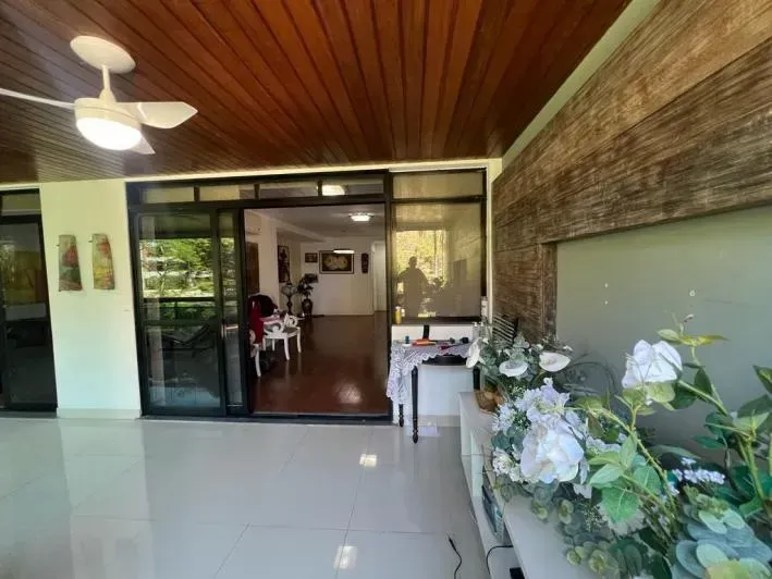 Apartment with 4 bedrooms and a glassed-in balcony — photo 8