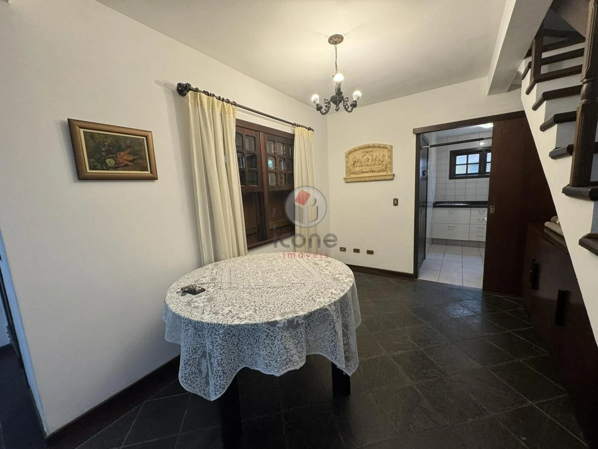 3-bedroom house with a bathtub in Curitiba — photo 21