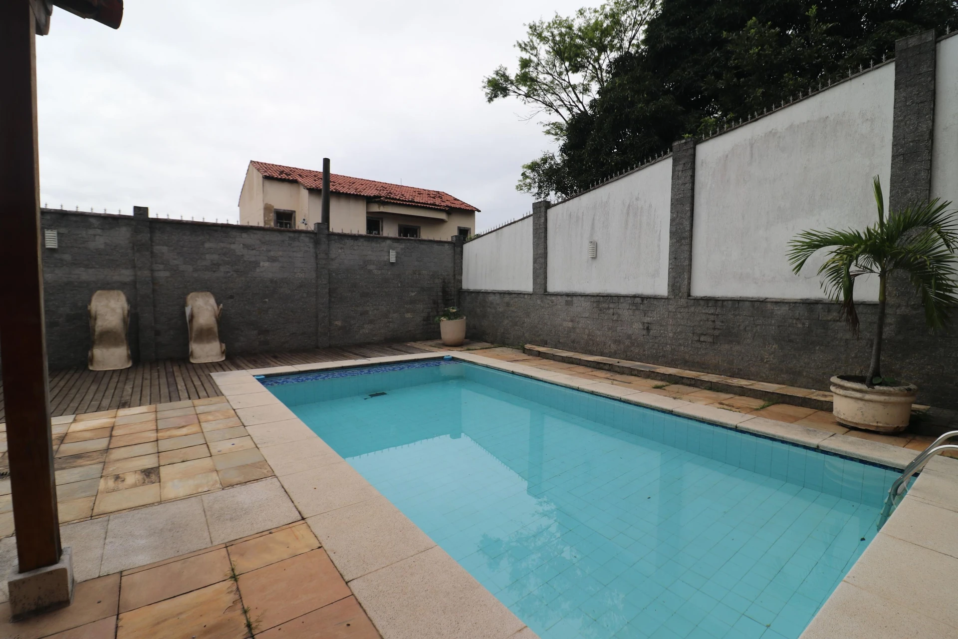 Vestidor y 5 dormitorios: casa de 420 m² — photo 25