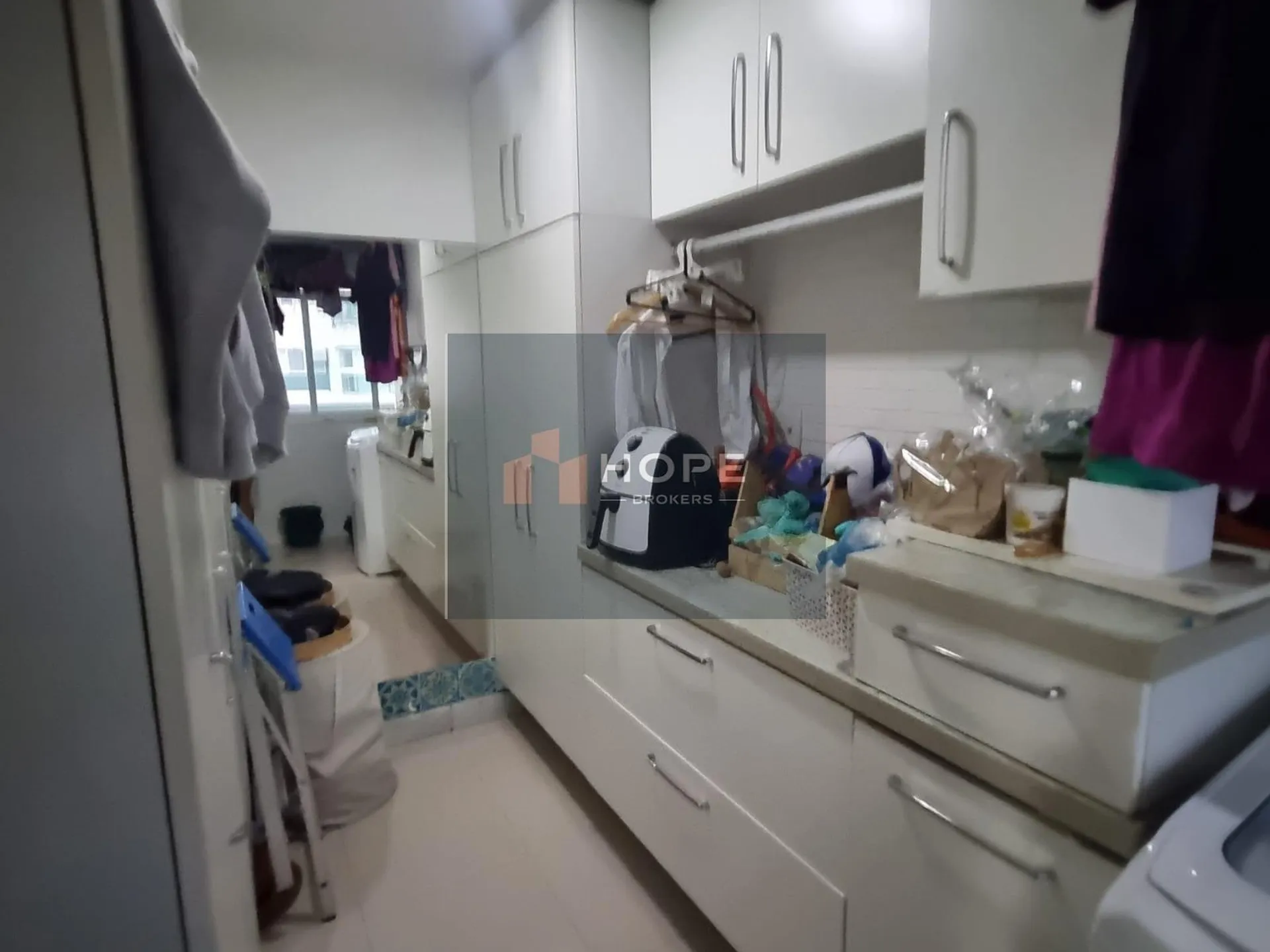 Walk-in closet in a 3-bedroom apartment, 200 m² — photo 24