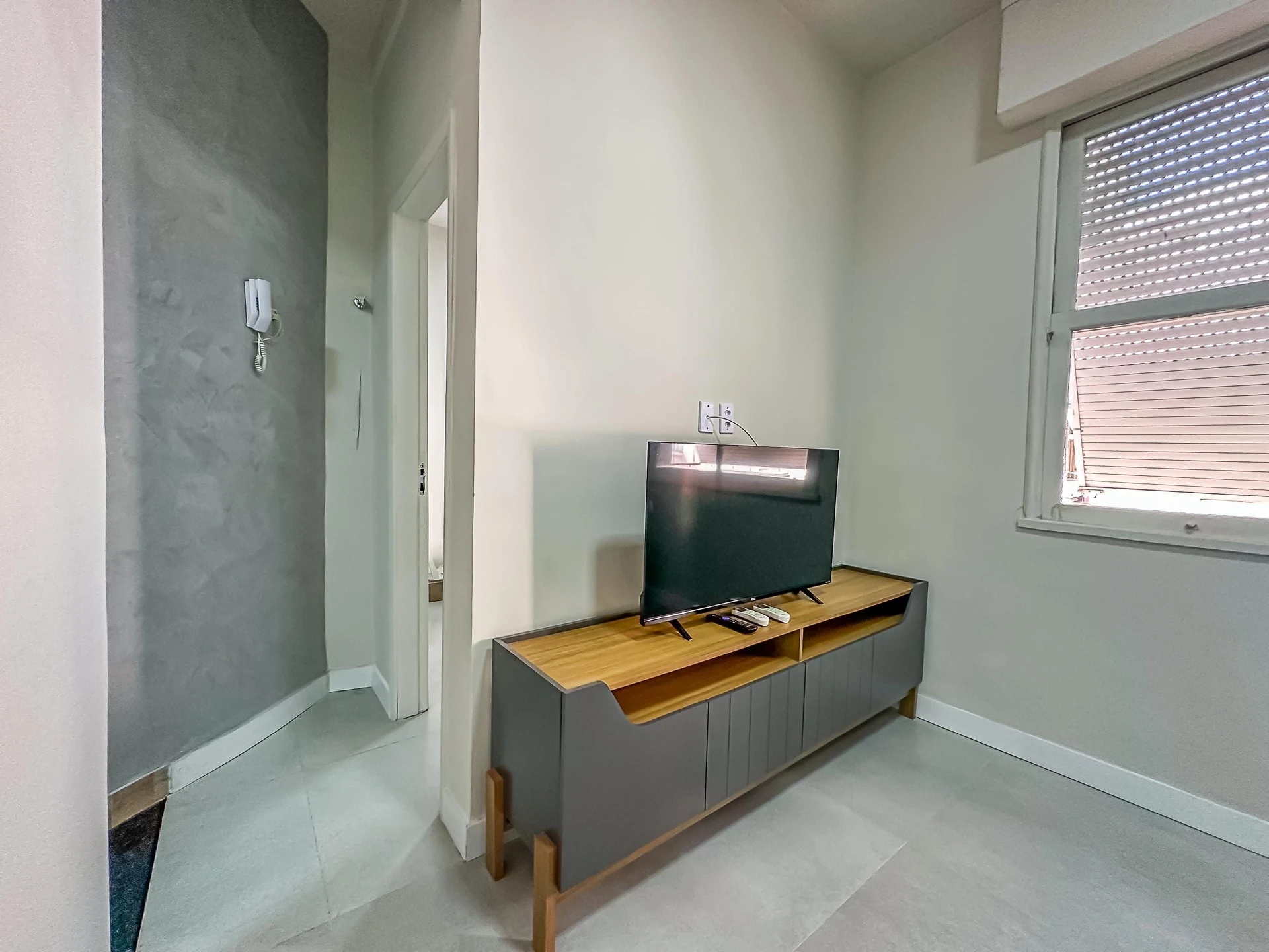 Furnished 1-bedroom apartment with no parking