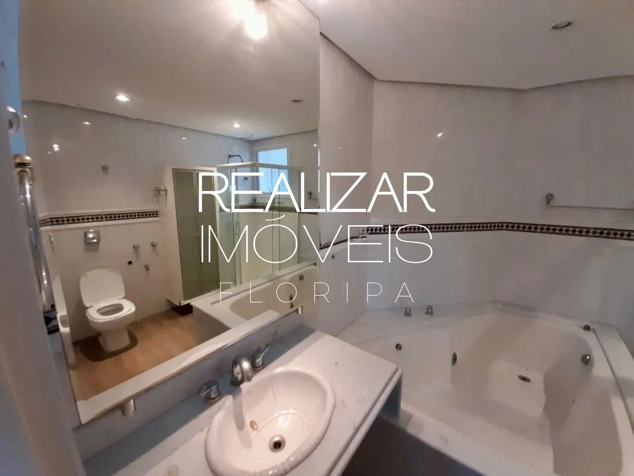Apartment on the 2nd floor with a bathtub — photo 18