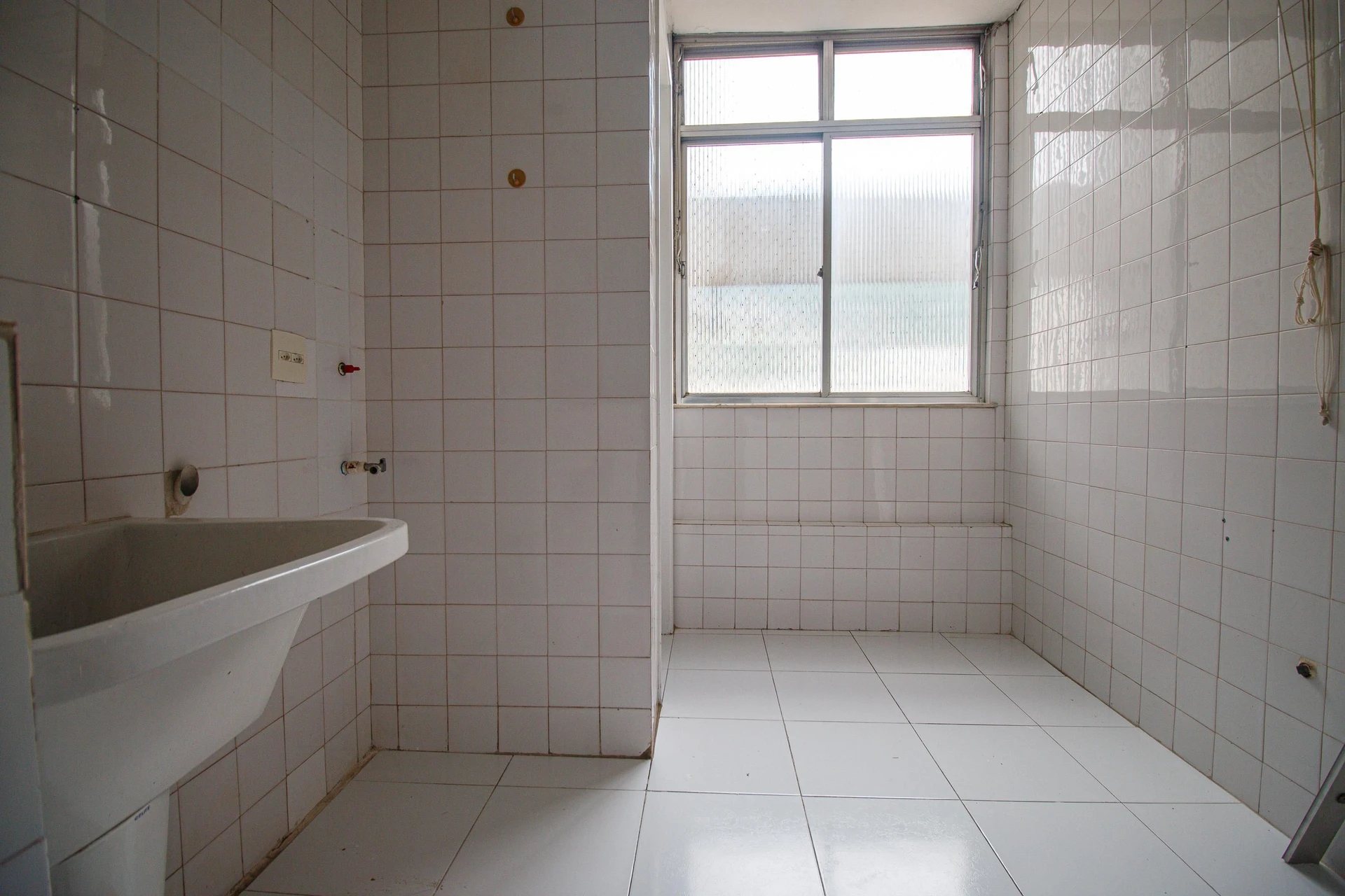 Unfurnished 2-bedroom apartment with 3 bathrooms — photo 14