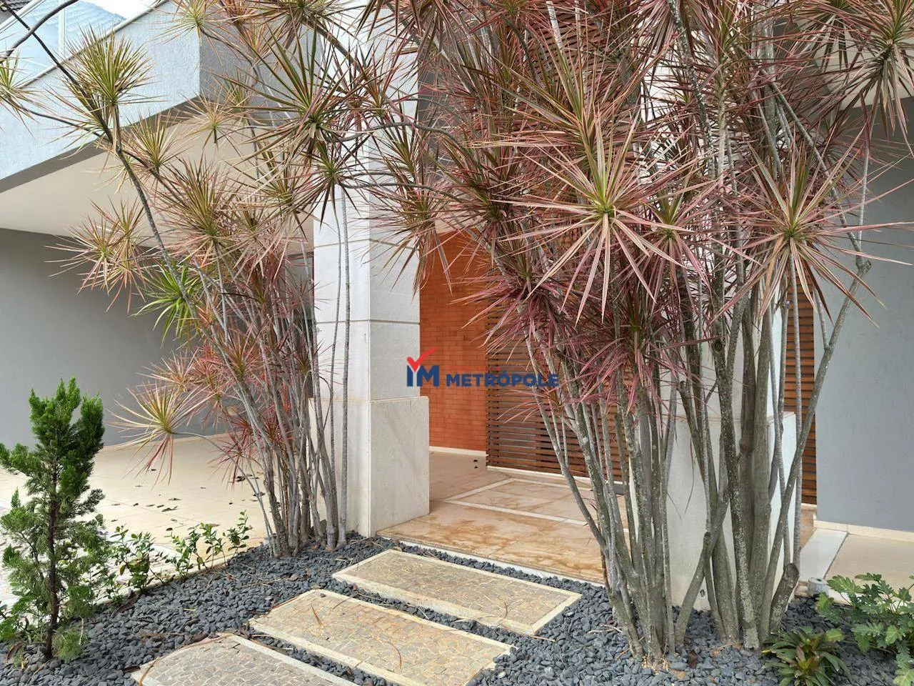 5 quartos e janelas do piso ao teto: casa de 600 m² — photo 26