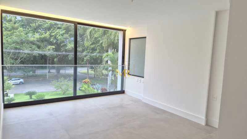 Triplex house with 6 en-suite bedrooms and 9 bathrooms — photo 31