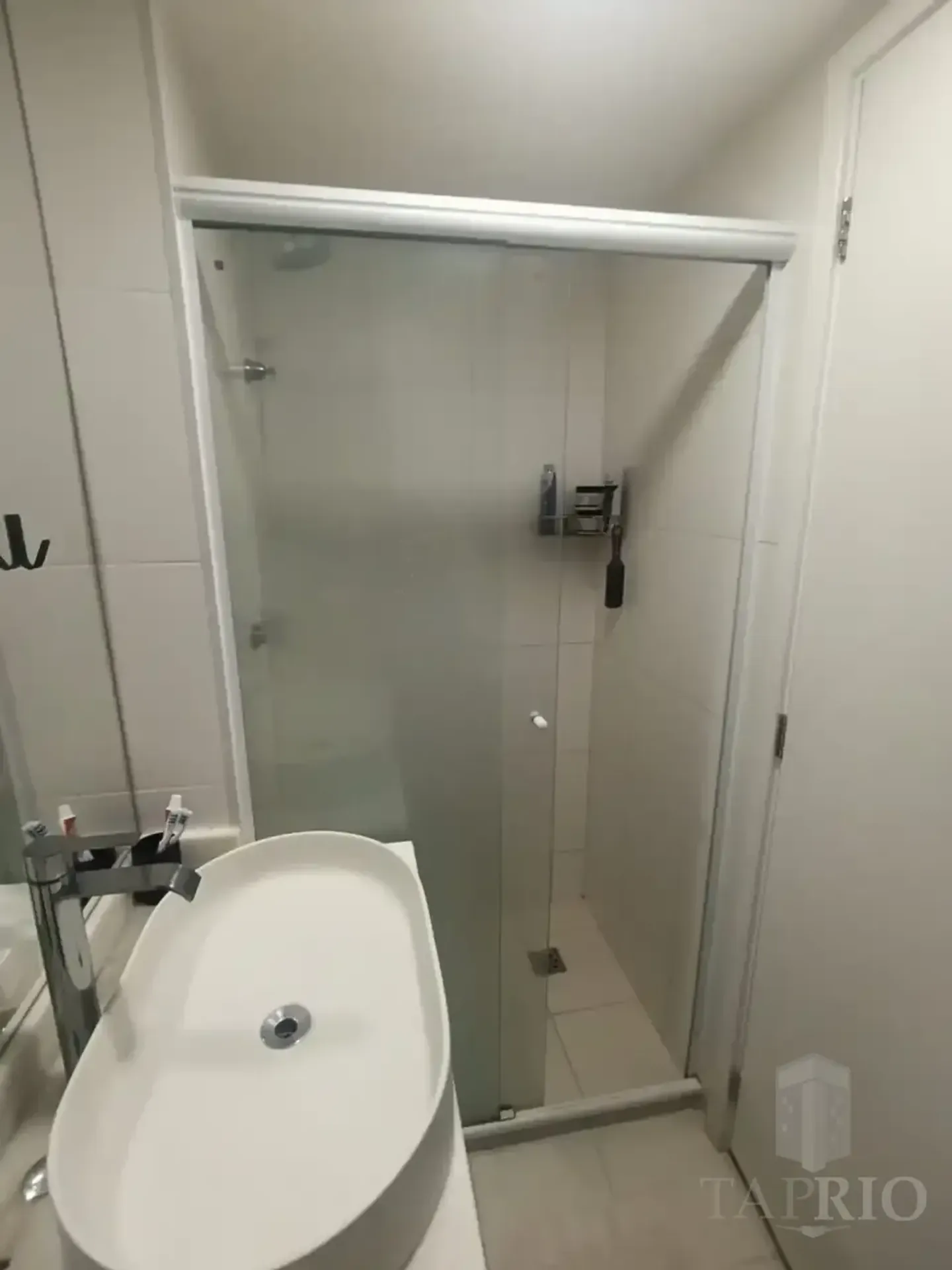 Glass-enclosed balcony in a 2-bedroom apartment, 69 m² — photo 15