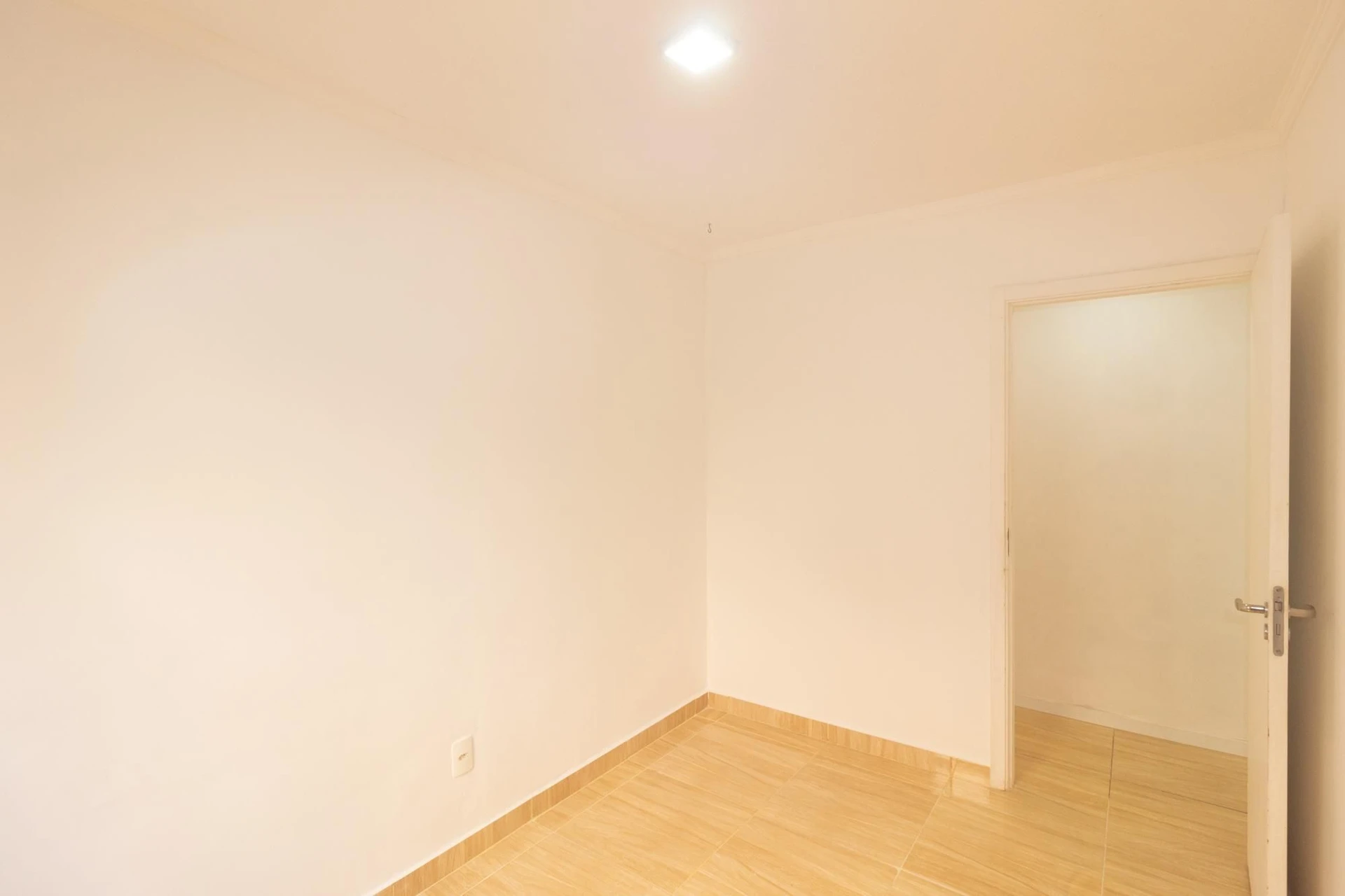 Unfurnished 2-bedroom apartment with 1 parking space — photo 40
