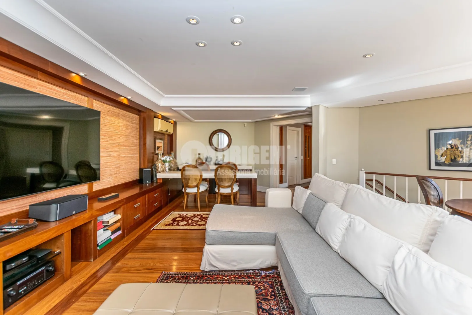 589 m² house with a bathtub and a water view — photo 41