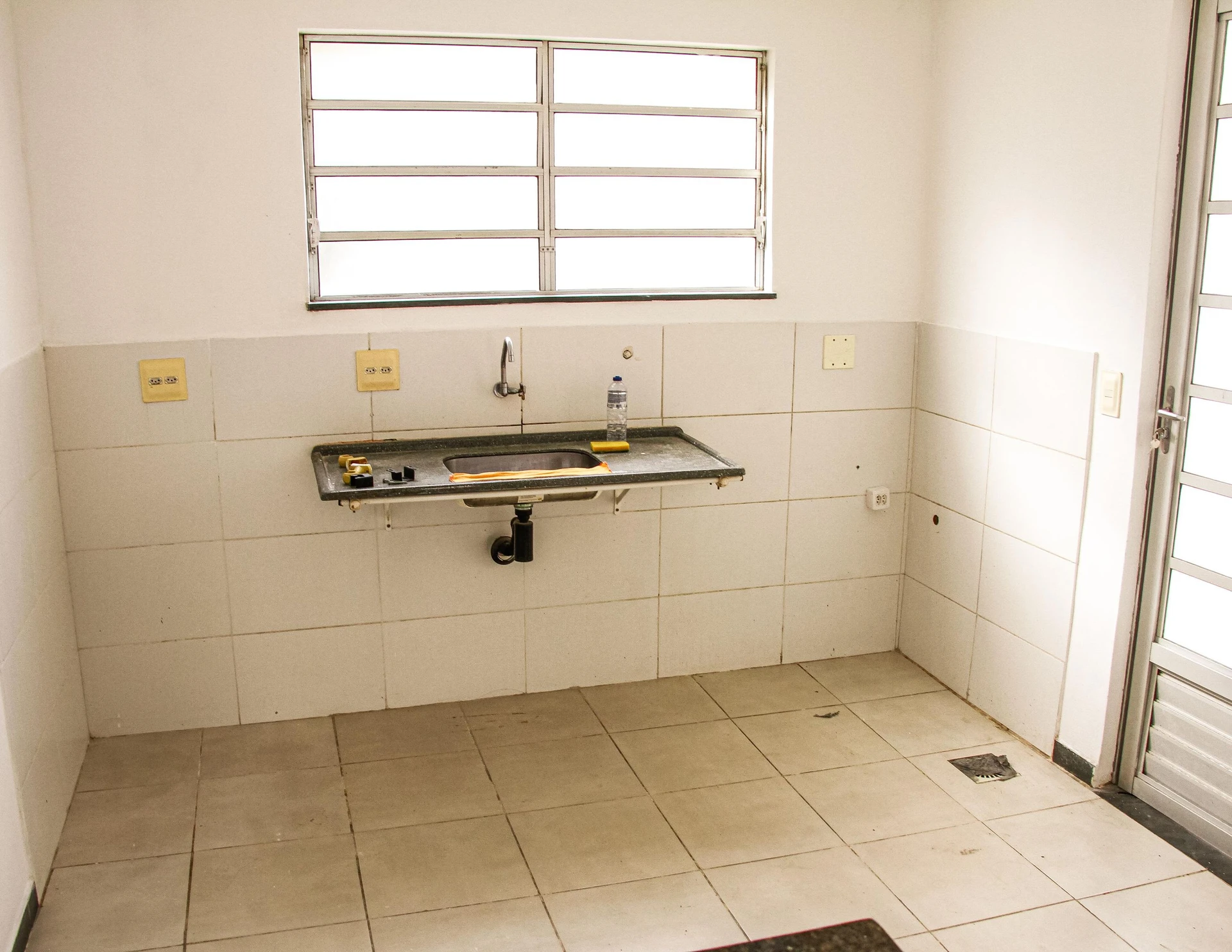House with 3 bedrooms, 2 bathrooms and 2 parking spaces — photo 10
