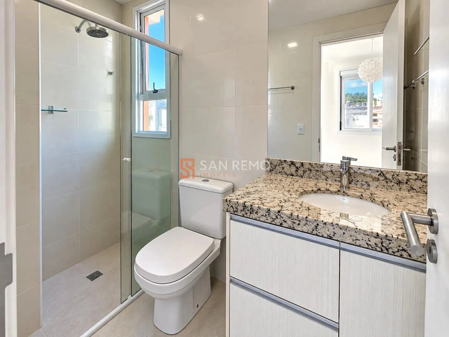 2-bedroom apartment in a building with a gym — photo 12