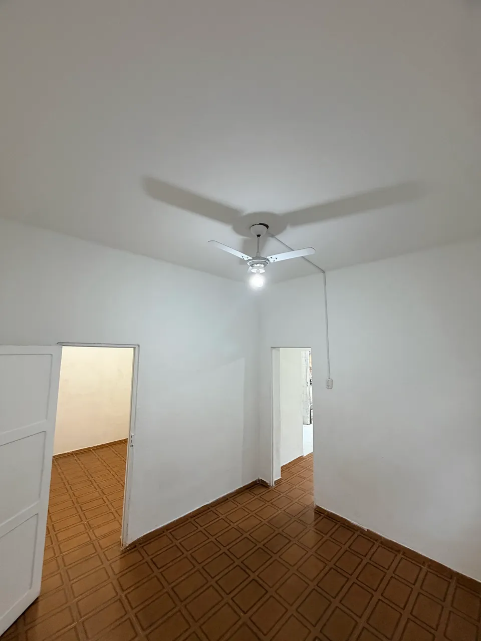 Casa sin amueblar con 2 dormitorios y cocina cerrada — photo 7