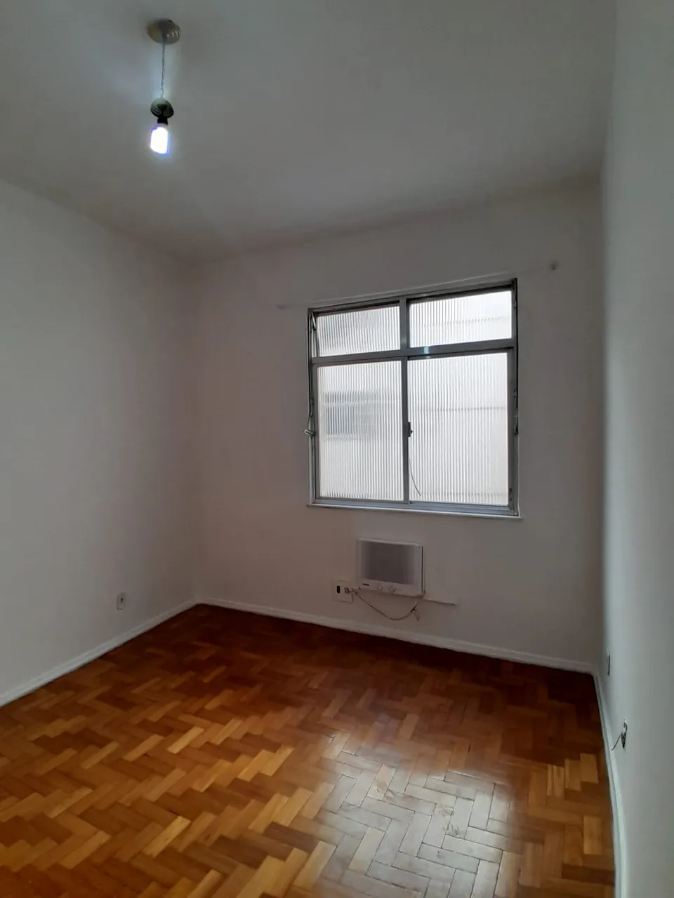 2-bedroom apartment with 1 bathroom, no parking — photo 4