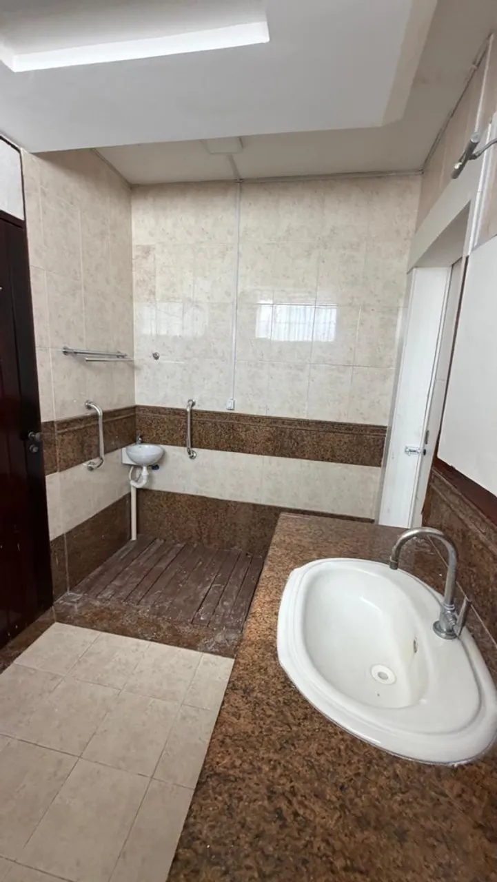 5-bedroom house, 400 m² — photo 2
