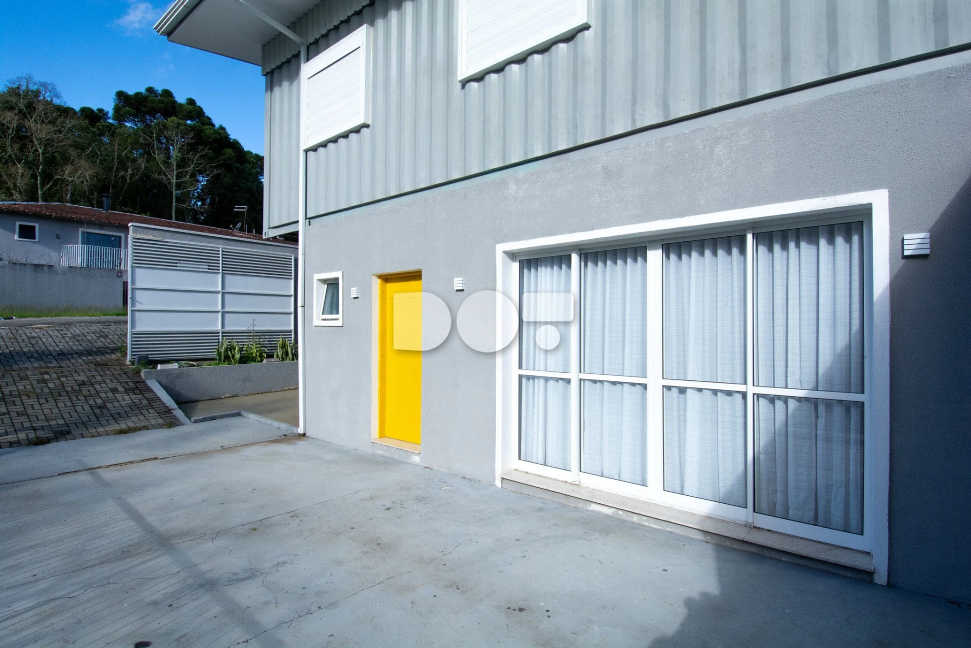 House with 4 bedrooms and an open-plan gas kitchen — photo 4