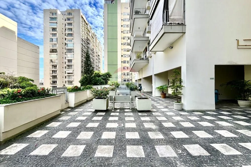 3-bedroom apartment with a mountain view in Rio de Janeiro — photo 22