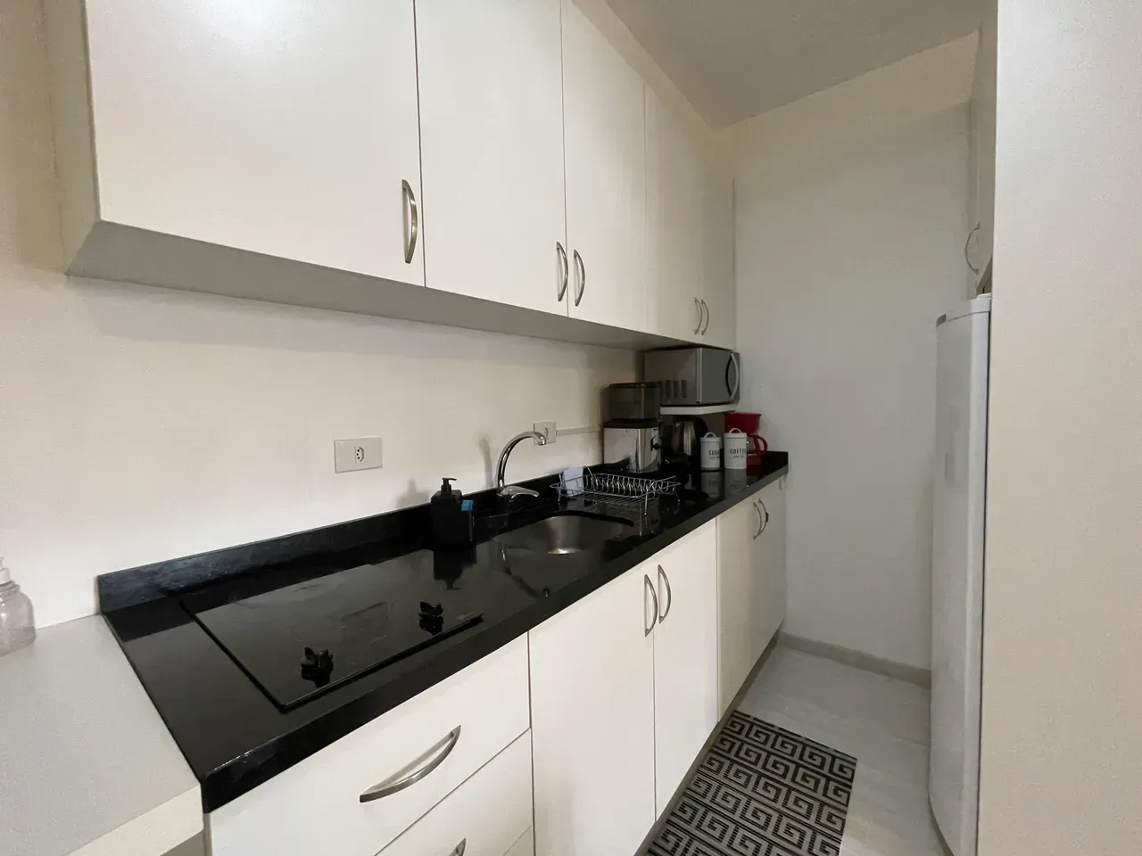 Apartamento mobiliado com cozinha compacta — photo 5