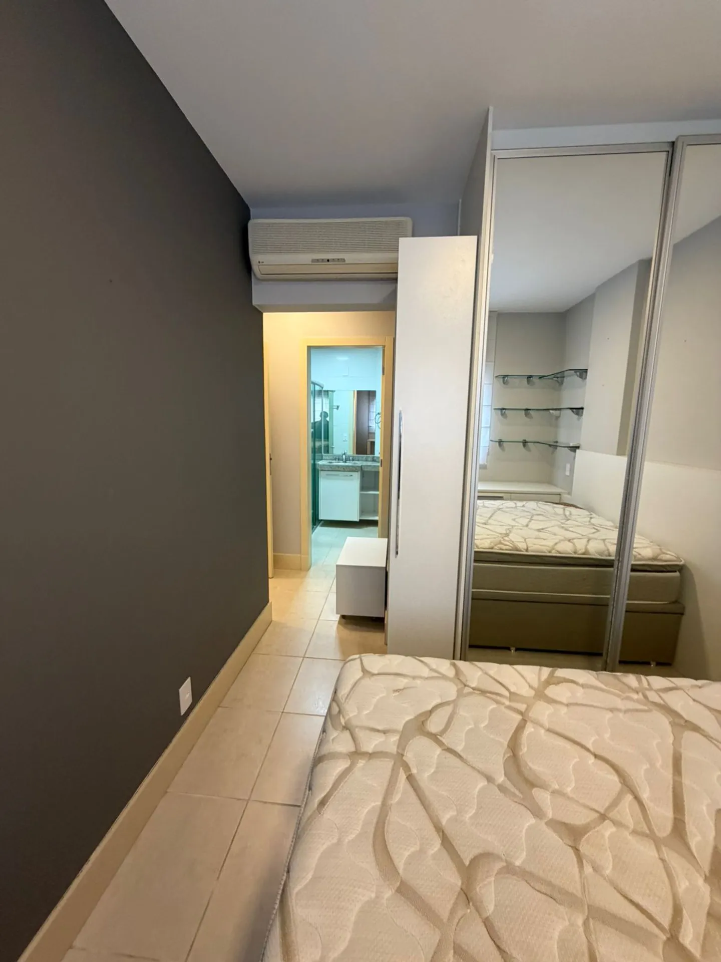Furnished 2-bedroom apartment with suite and 114 m² — photo 22