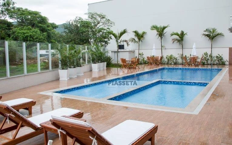 3-bedroom apartment in a building with a pool — photo 13