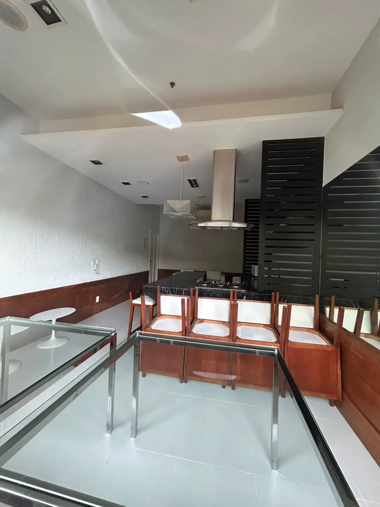 4-bedroom apartment with BBQ area in the building — photo 28
