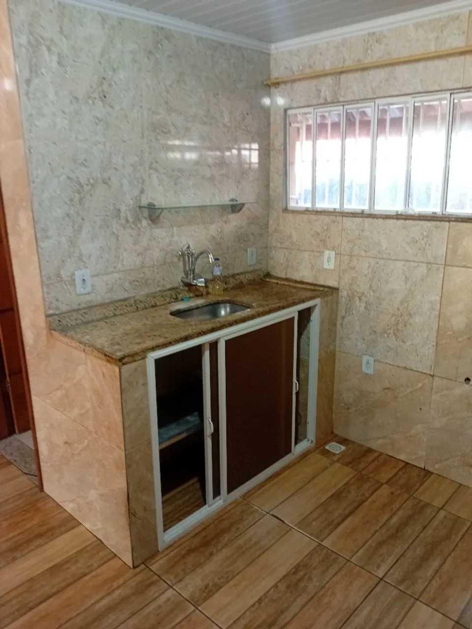 Wood or laminate floors in a 2-bedroom house, 100 m² — photo 4